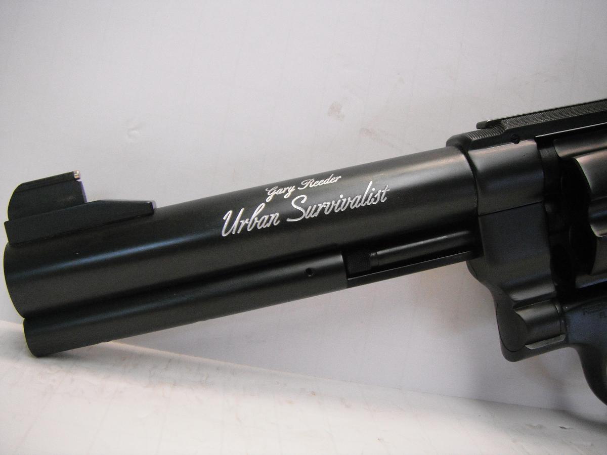 A black gun with the words " urban samurai ".