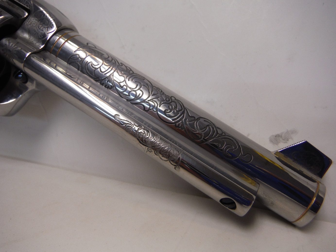 A close up of the top of a pen